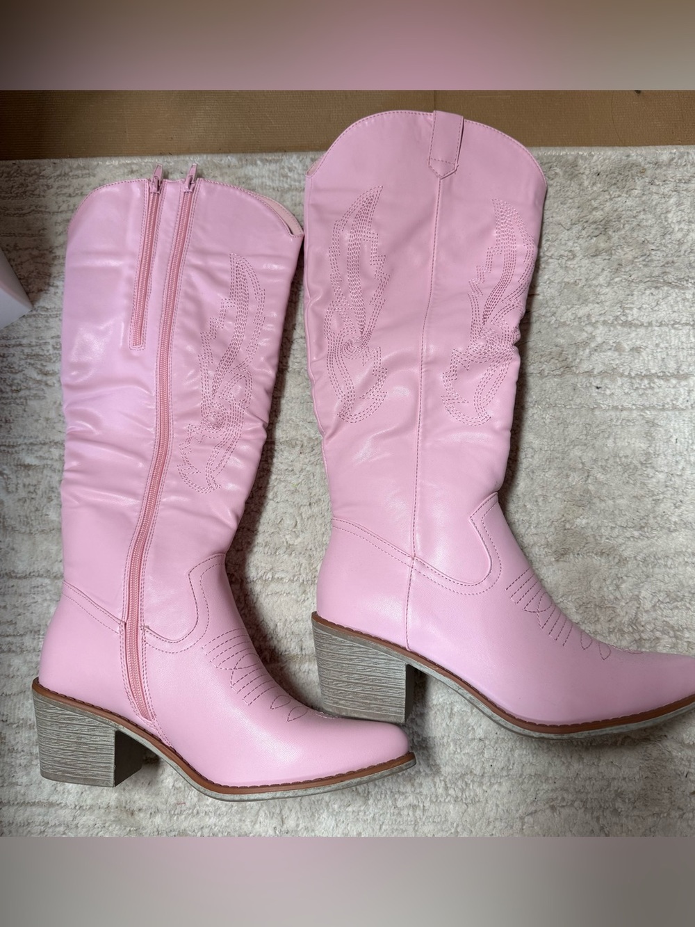 NWOT Pierre Dumas light pink knee-high western boots, Size 9. 🤠